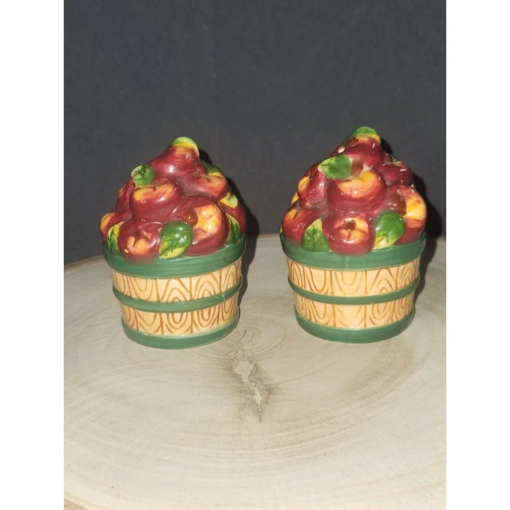 Vintage‎ Apples in Bushel Basket Salt and Pepper Shakers Set - Harvest Country